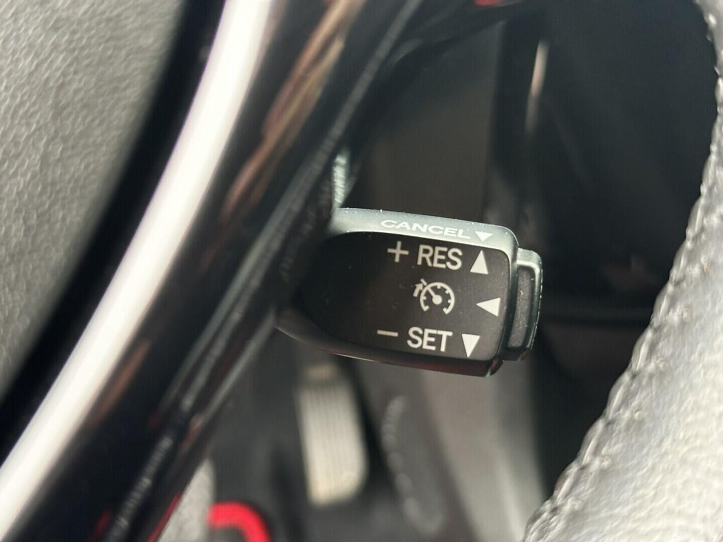 O619V07445_28.webp_AYGO  1.0  51 kW manuál