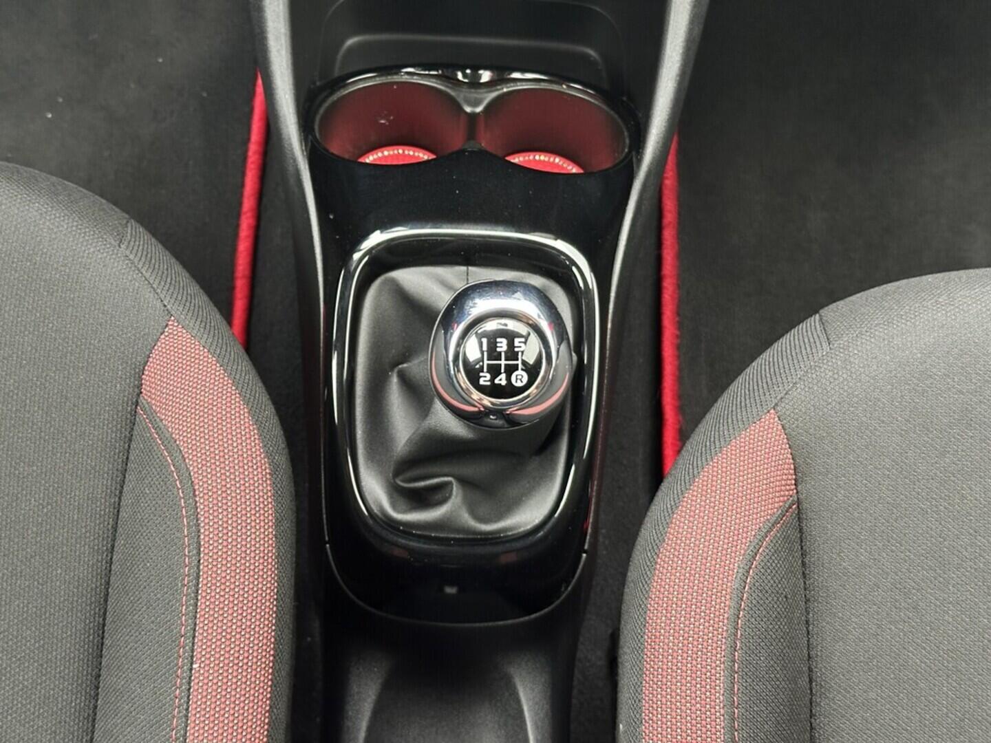 O619V07445_30.webp_AYGO  1.0  51 kW manuál