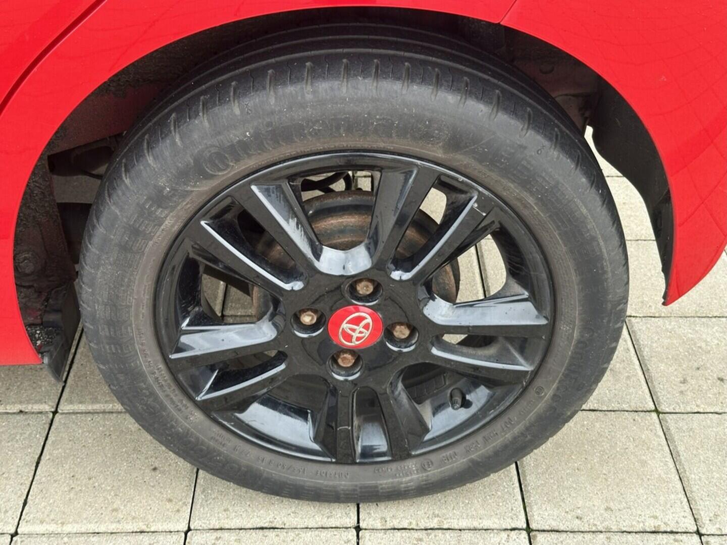 O619V07445_31.webp_AYGO  1.0  51 kW manuál