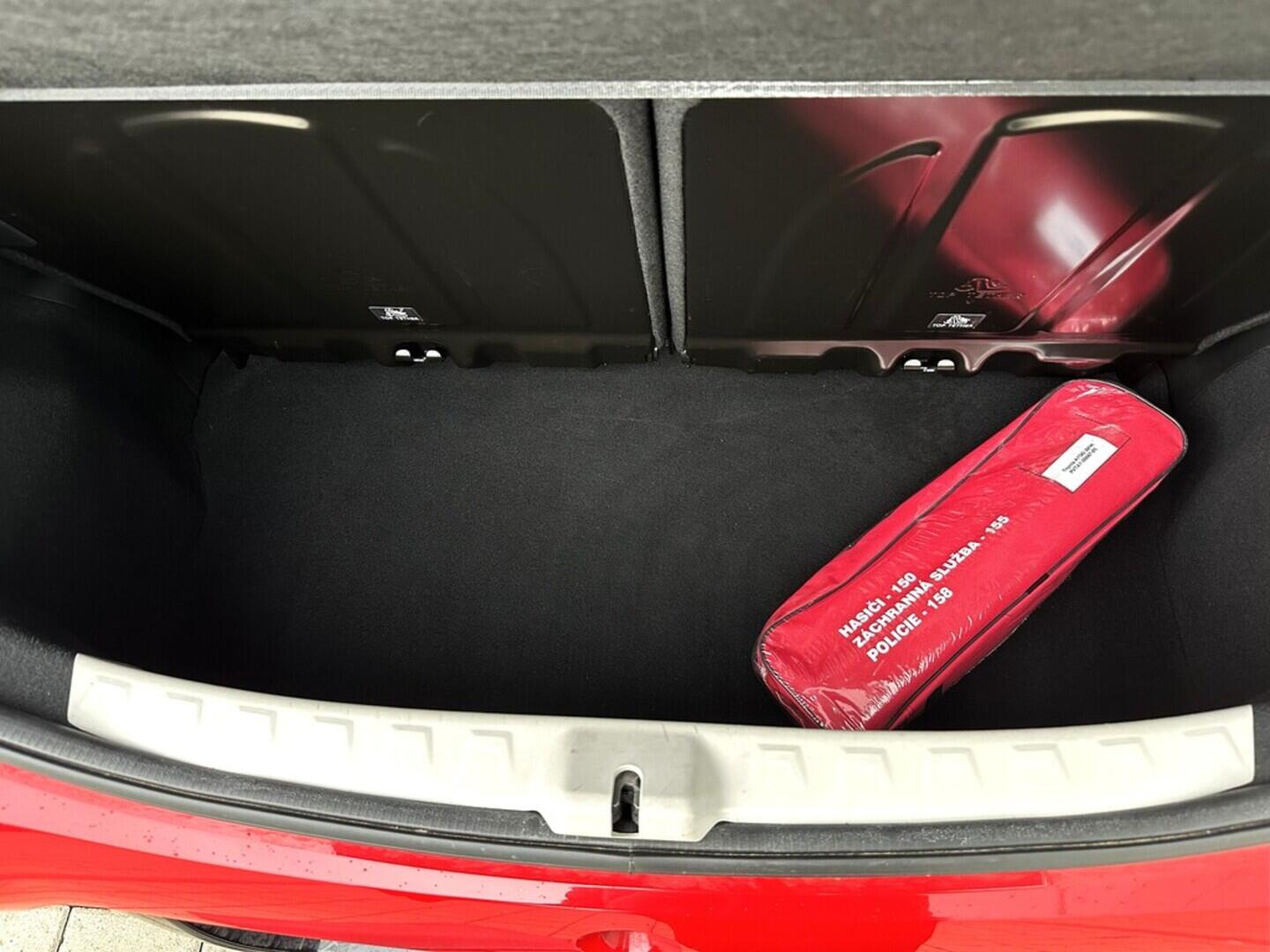 O619V07445_32.webp_AYGO  1.0  51 kW manuál