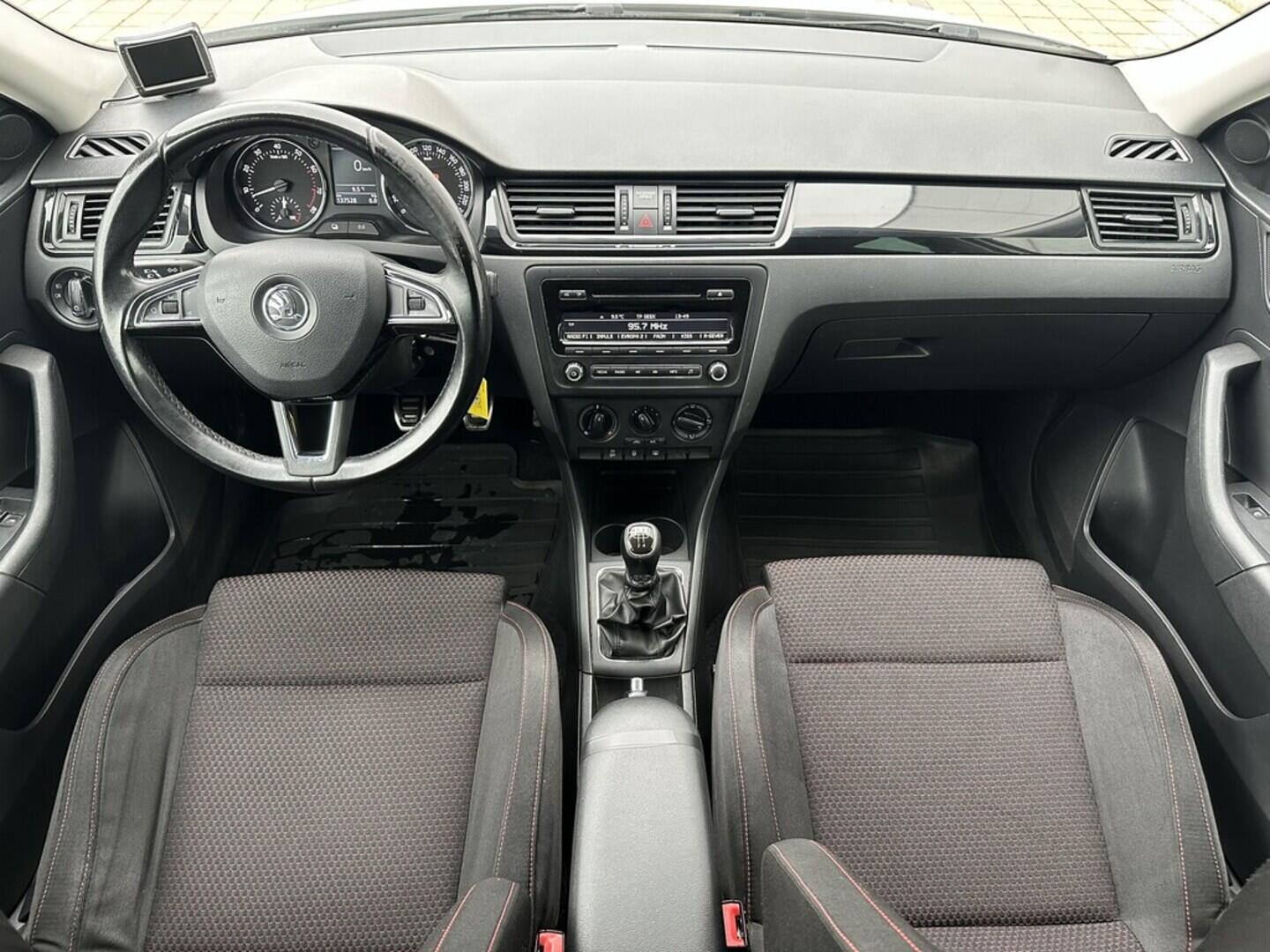 O619V07446_18.webp_RAPID Ambition 1.2 TSI 63 kW manuál