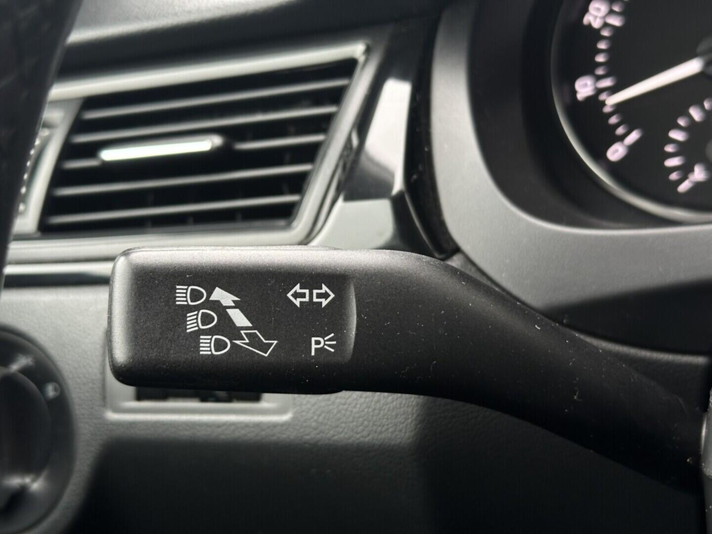 O619V07446_22.webp_RAPID Ambition 1.2 TSI 63 kW manuál