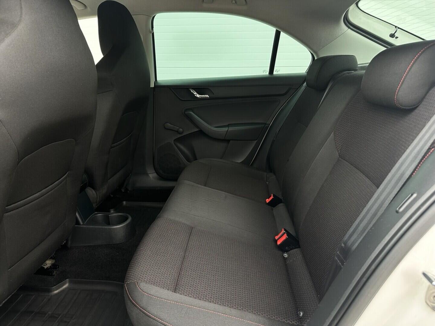 O619V07446_27.webp_RAPID Ambition 1.2 TSI 63 kW manuál