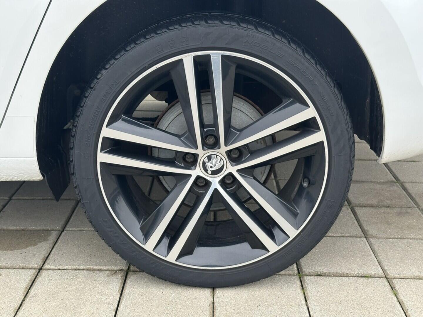 O619V07446_28.webp_RAPID Ambition 1.2 TSI 63 kW manuál