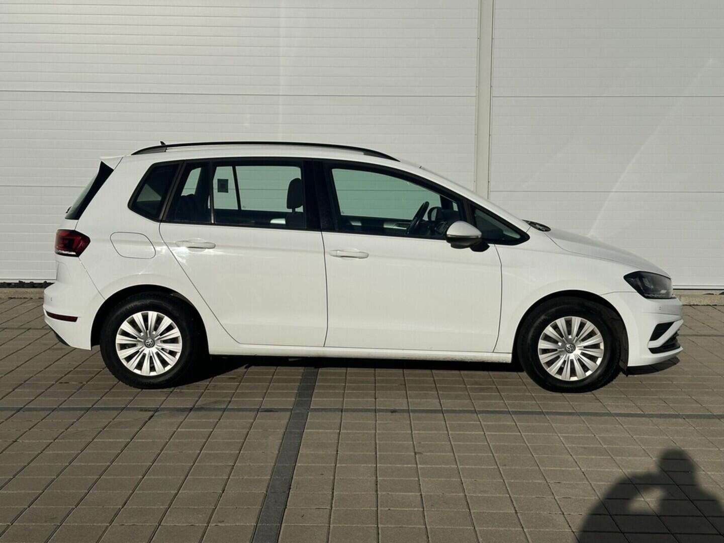 O619V07449_13.webp_GOLF SPORTSVAN Trendline 1.0 TSI 81 kW manuál