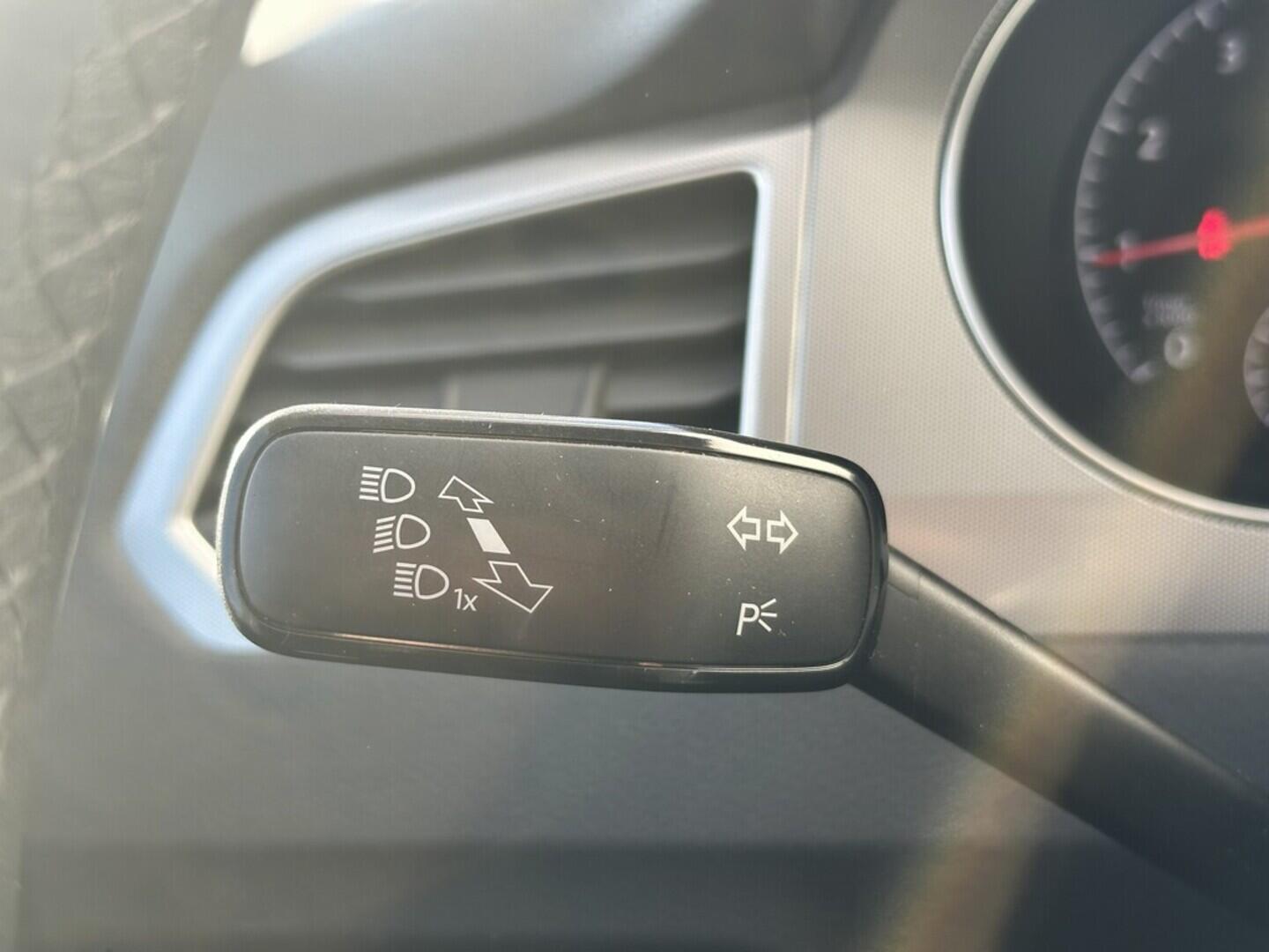 O619V07449_21.webp_GOLF SPORTSVAN Trendline 1.0 TSI 81 kW manuál