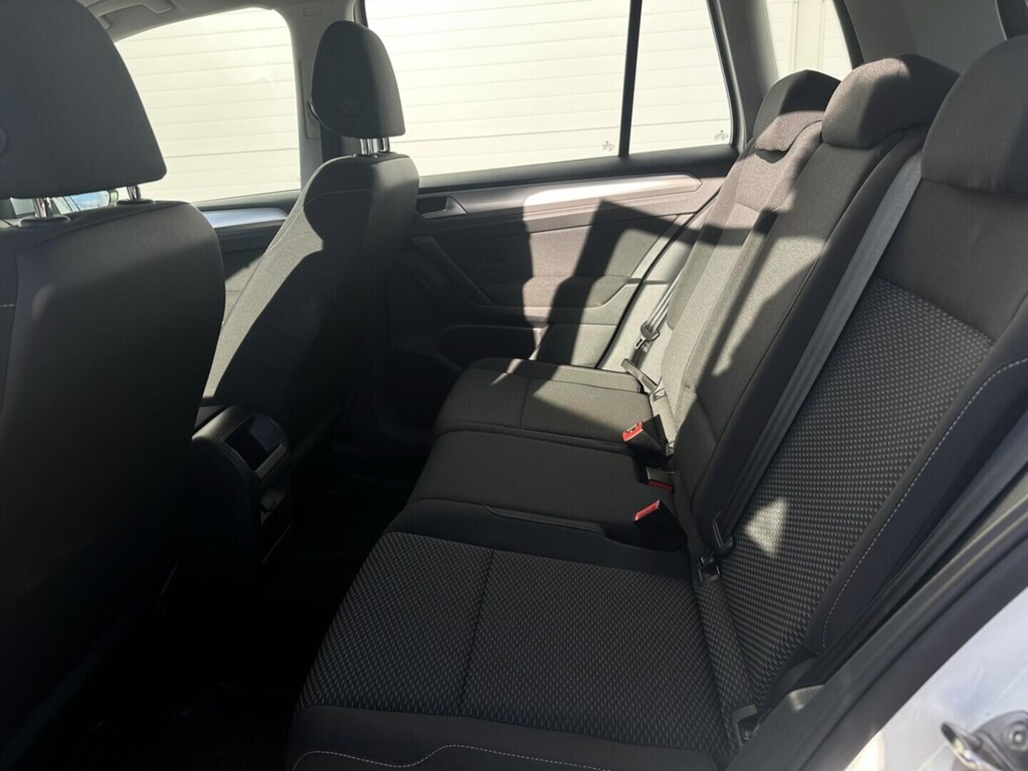 O619V07449_28.webp_GOLF SPORTSVAN Trendline 1.0 TSI 81 kW manuál