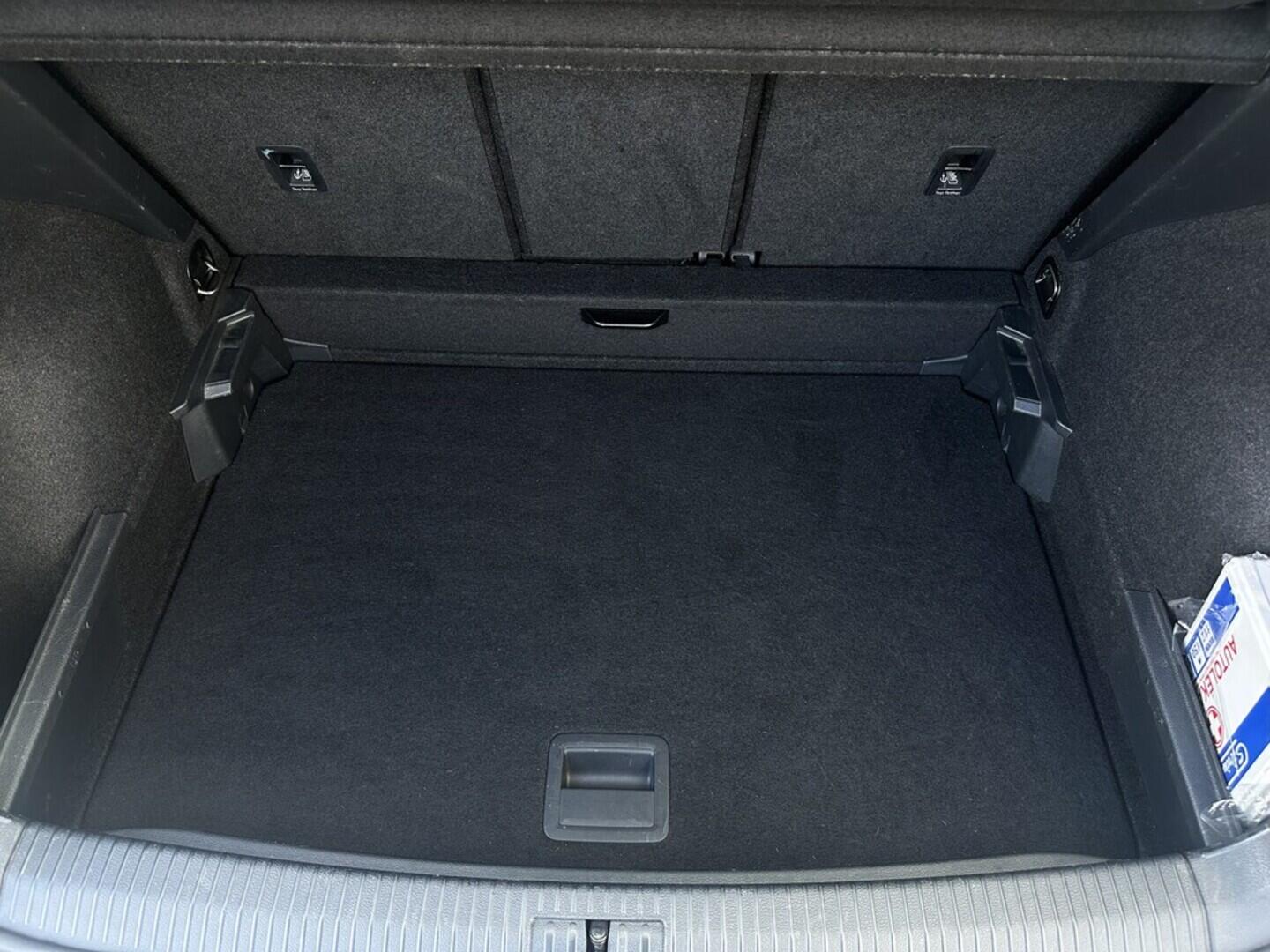 O619V07449_30.webp_GOLF SPORTSVAN Trendline 1.0 TSI 81 kW manuál