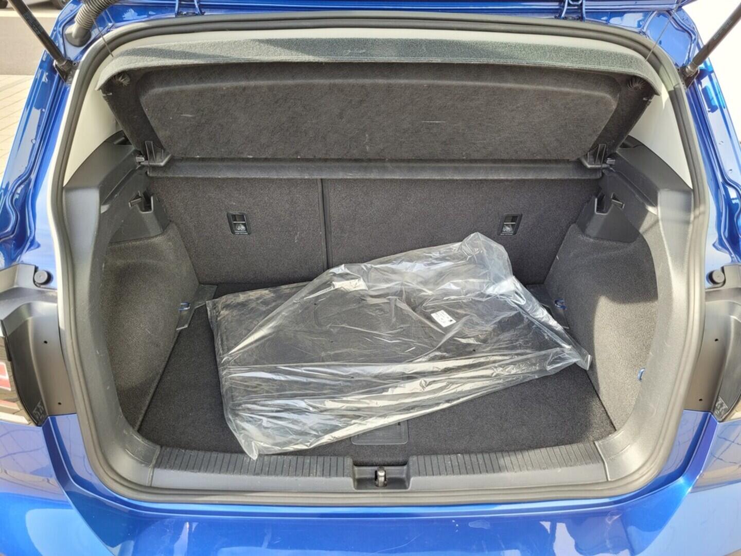 O619V07455_19.webp_T-CROSS Life 1.0 TSI 70 kW manuál