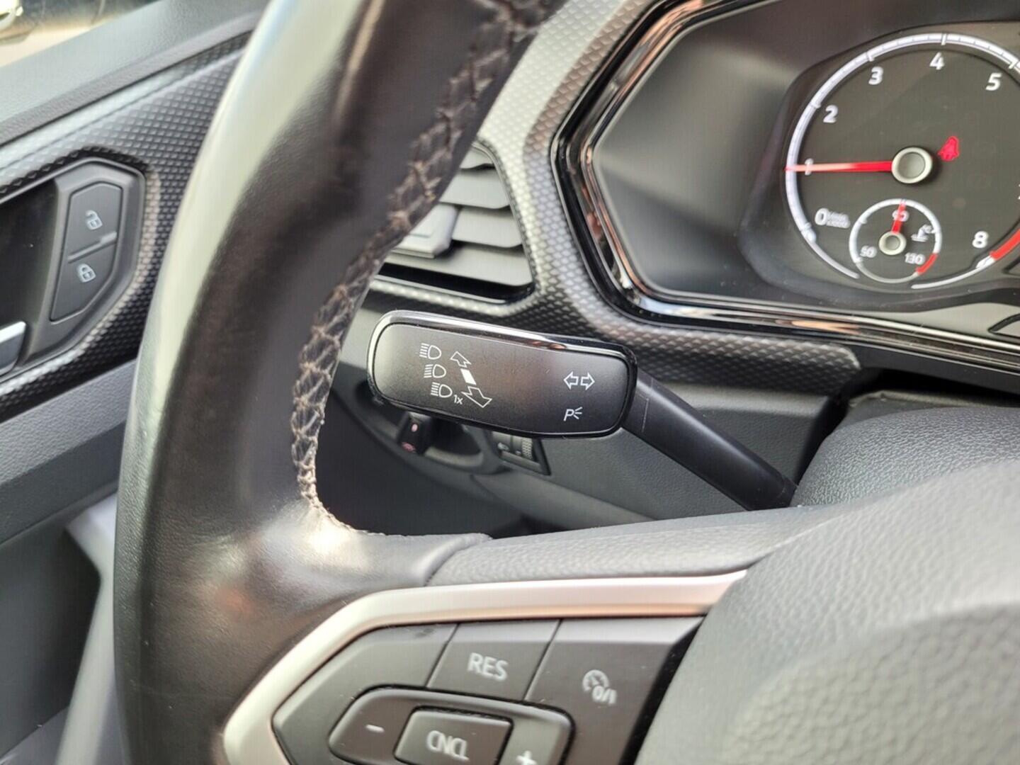 O619V07455_21.webp_T-CROSS Life 1.0 TSI 70 kW manuál