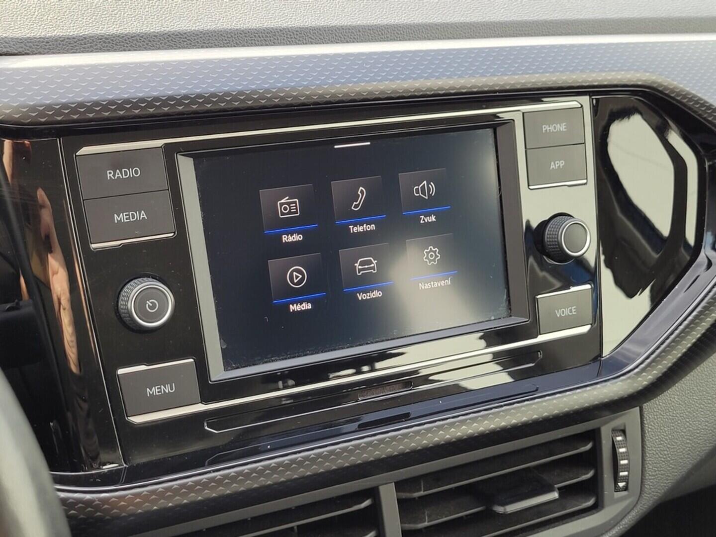 O619V07455_23.webp_T-CROSS Life 1.0 TSI 70 kW manuál