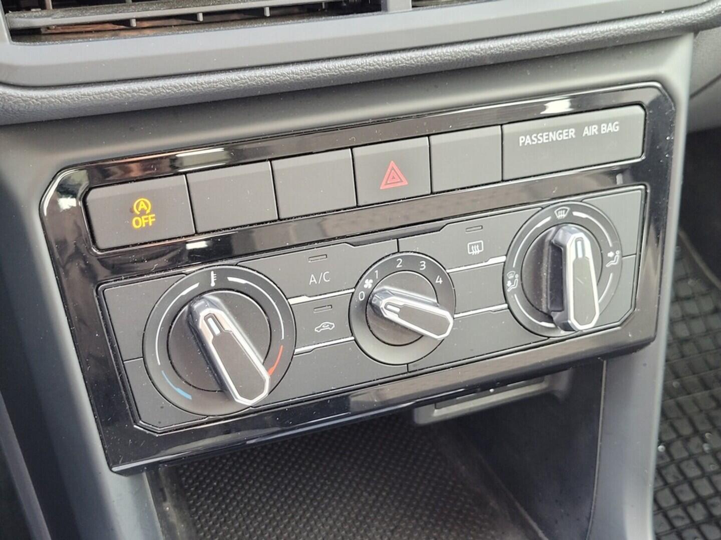 O619V07455_25.webp_T-CROSS Life 1.0 TSI 70 kW manuál