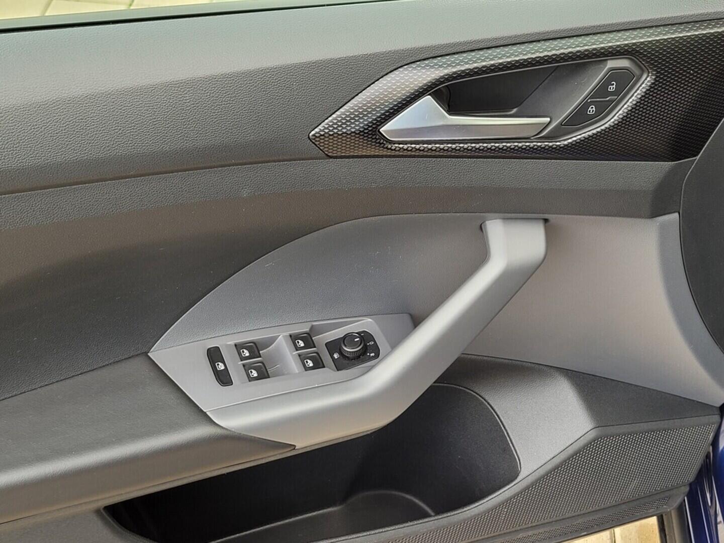 O619V07455_29.webp_T-CROSS Life 1.0 TSI 70 kW manuál