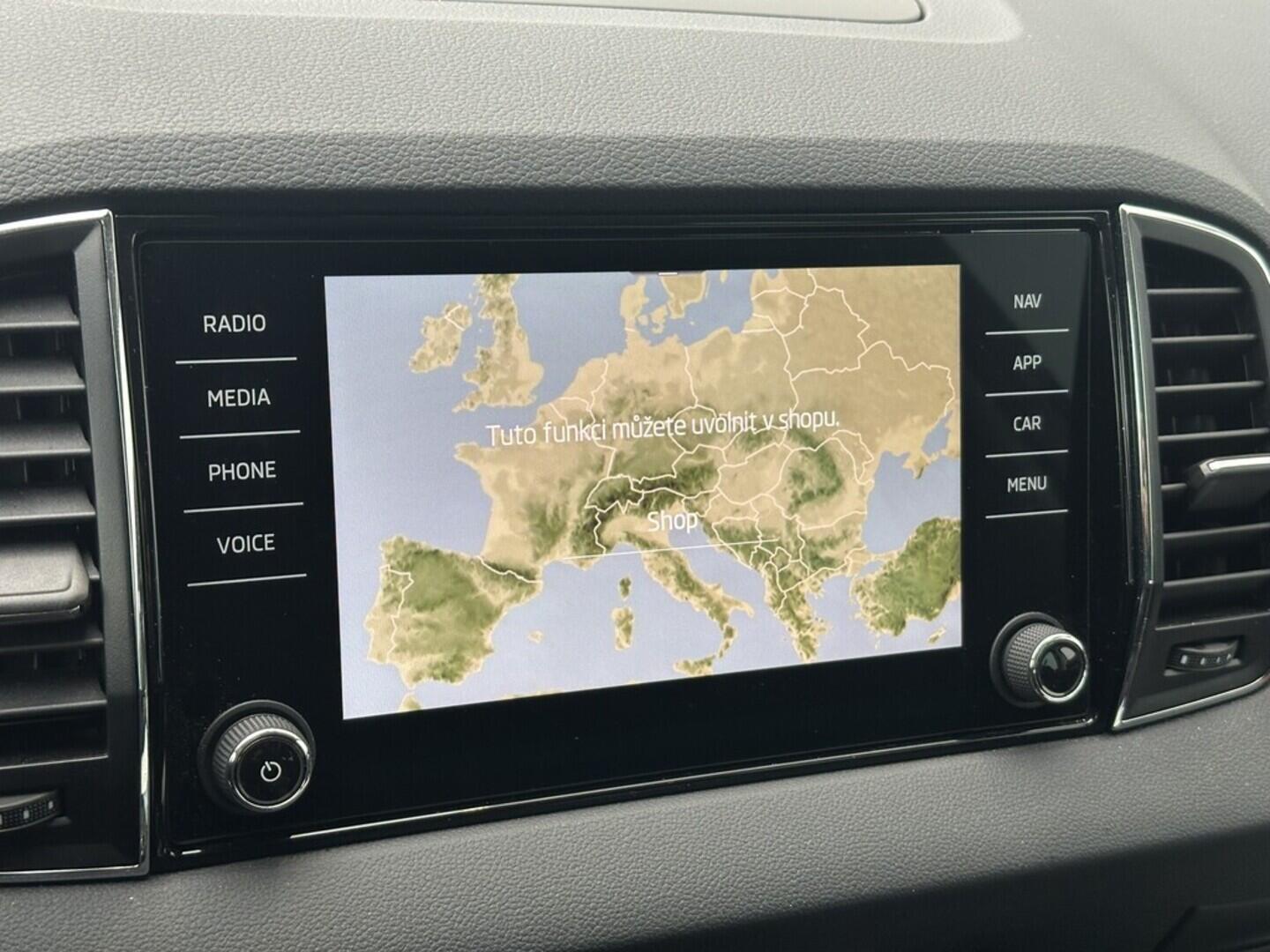 O619V07464_24.webp_KAROQ Ambition 1.5 TSI 110 kW automat, DPH