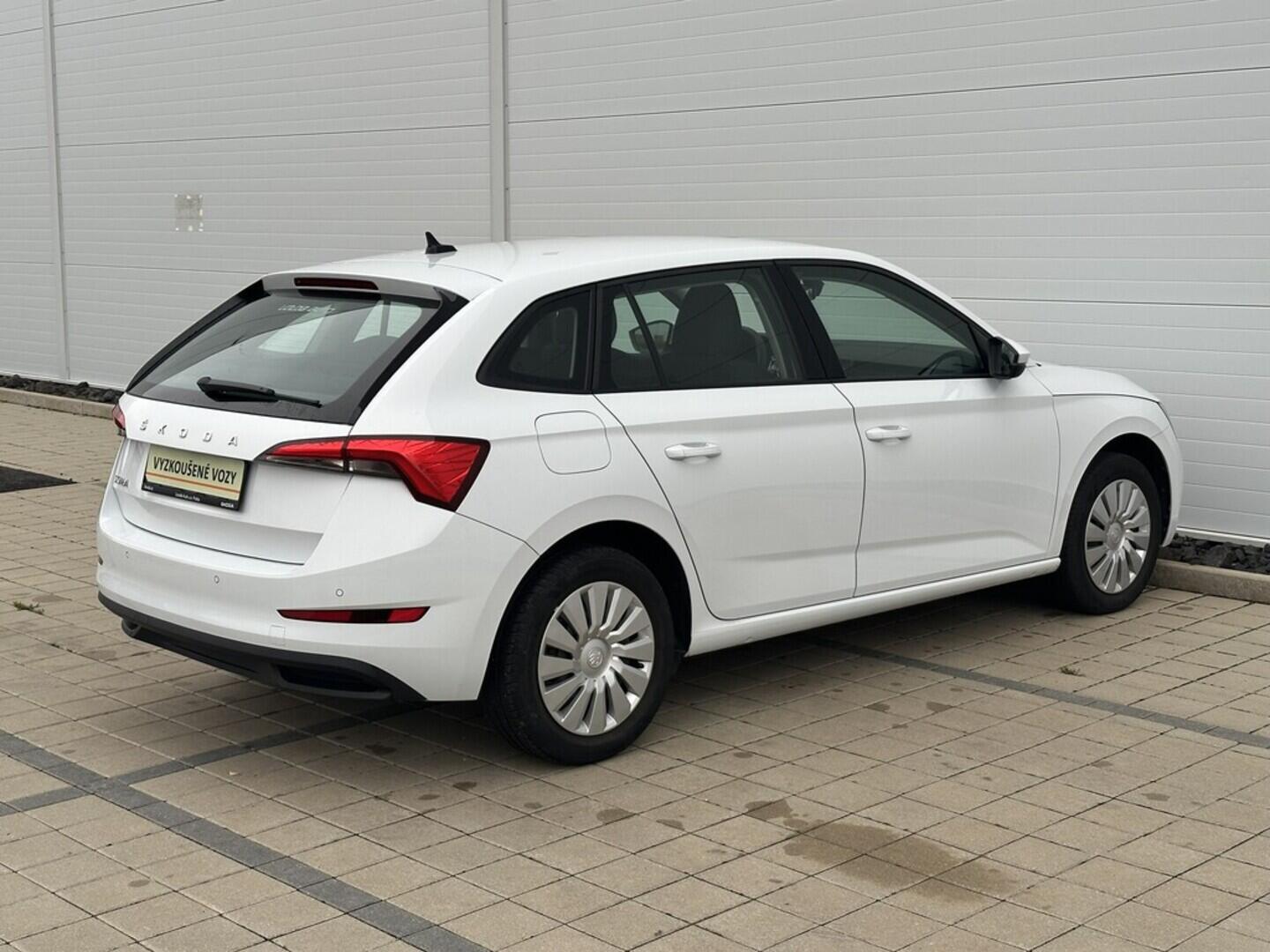 O619V07466_14.webp_SCALA Ambition 1.0 TSI 81 kW manuál, DPH