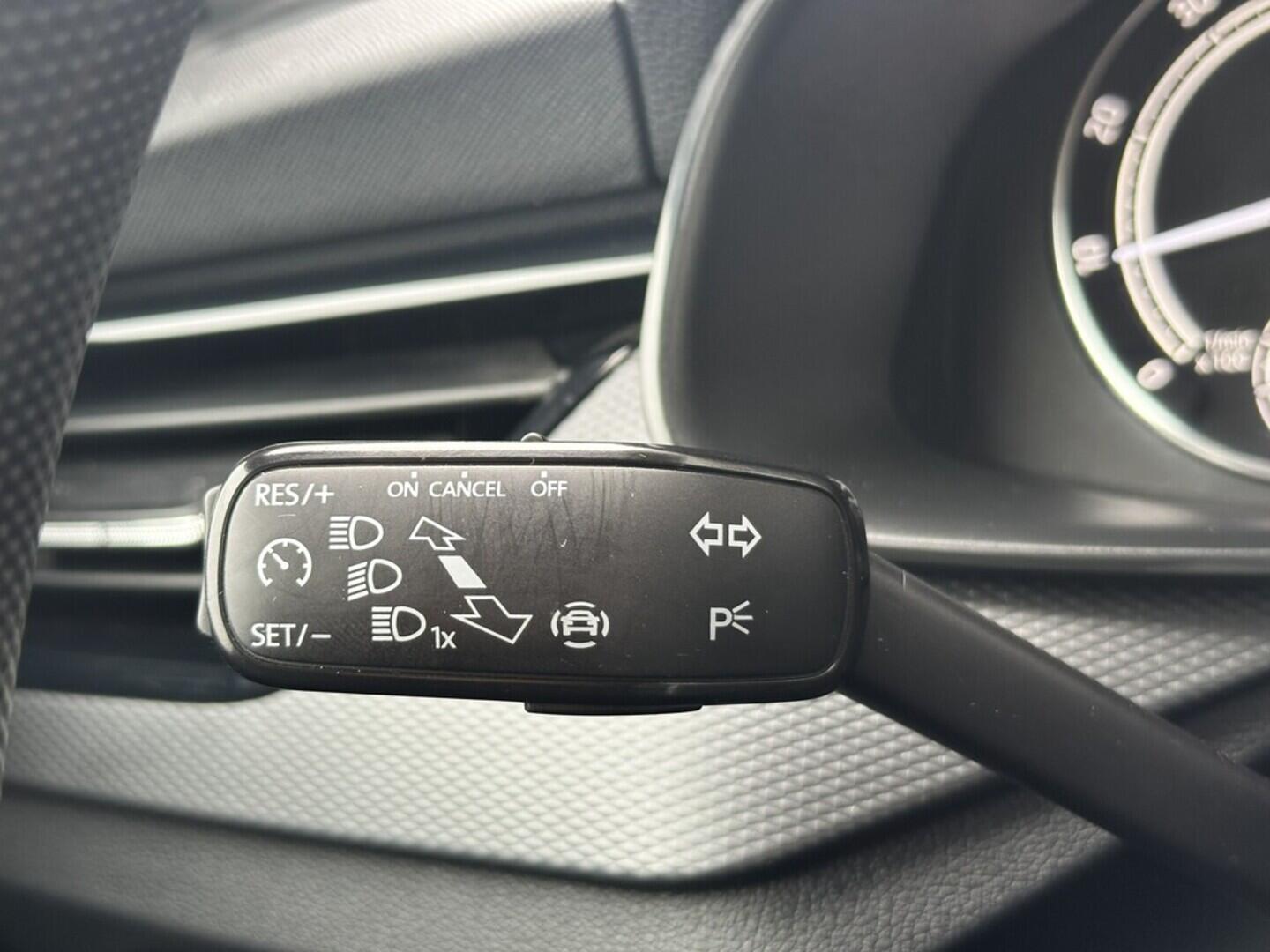 O619V07466_21.webp_SCALA Ambition 1.0 TSI 81 kW manuál, DPH