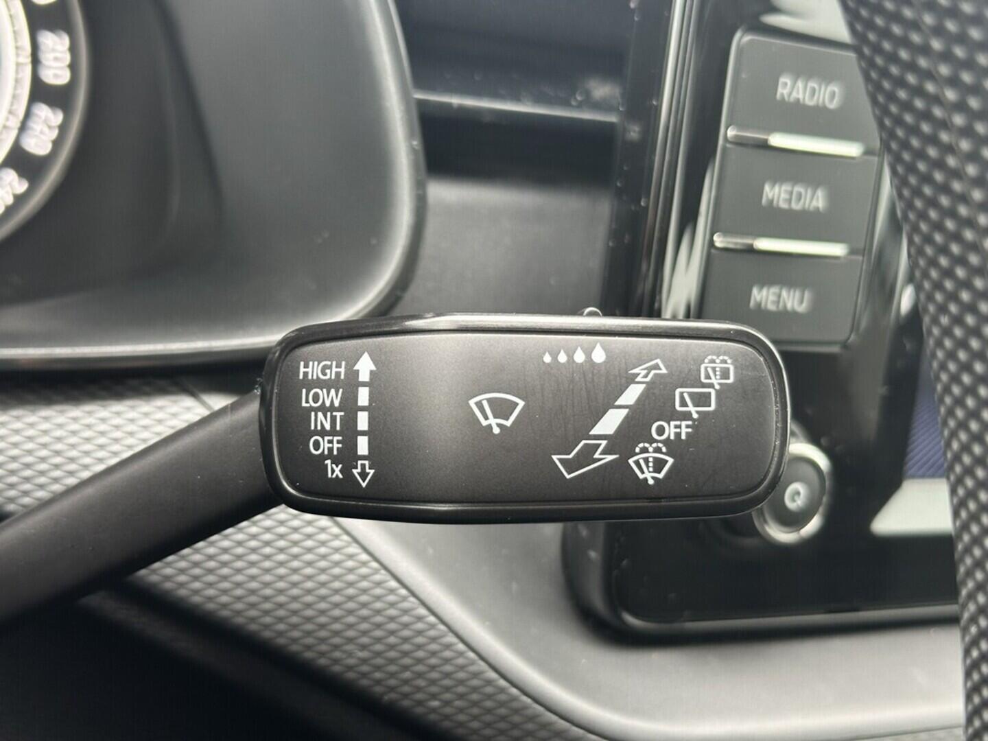 O619V07466_22.webp_SCALA Ambition 1.0 TSI 81 kW manuál, DPH