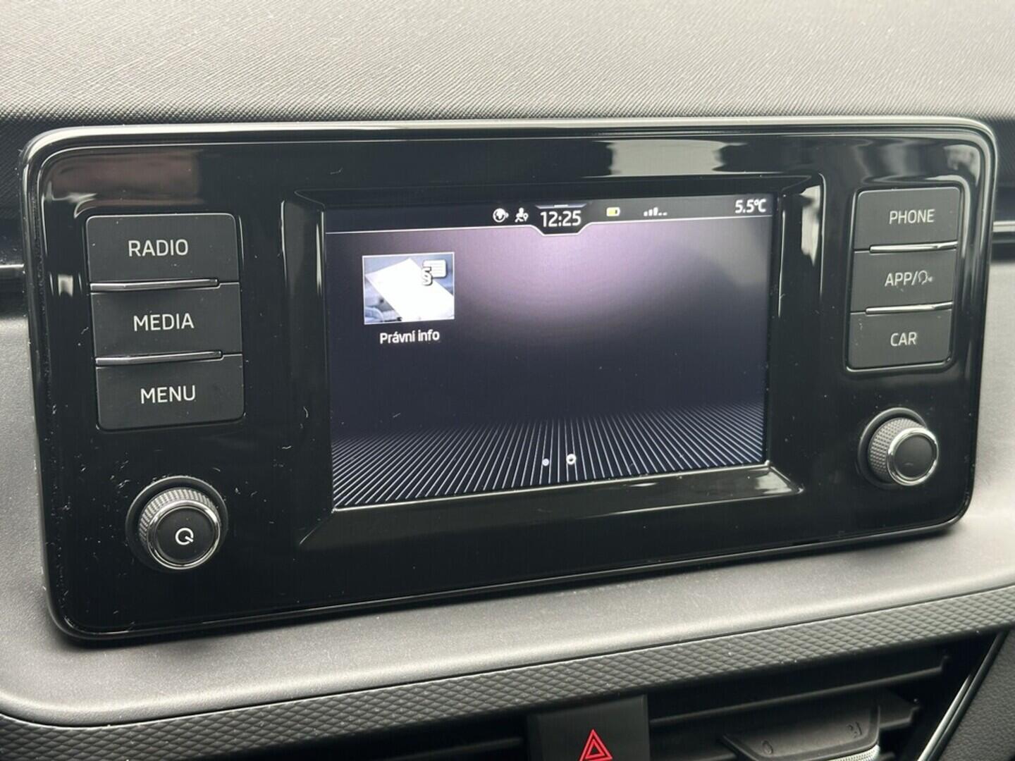 O619V07466_25.webp_SCALA Ambition 1.0 TSI 81 kW manuál, DPH