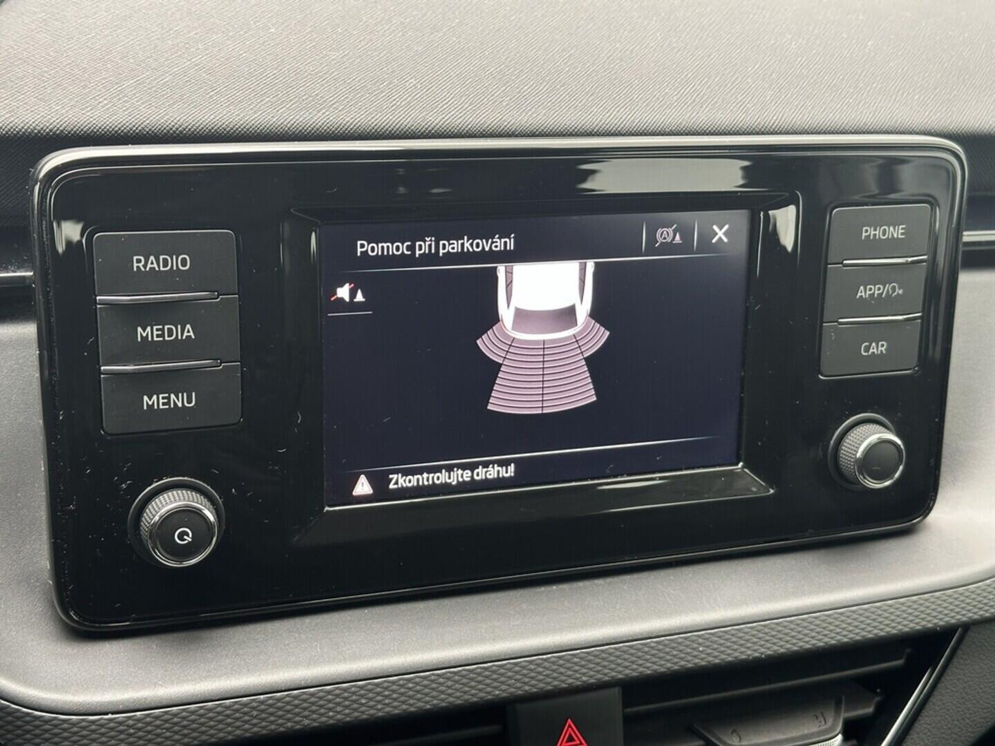 O619V07466_27.webp_SCALA Ambition 1.0 TSI 81 kW manuál, DPH