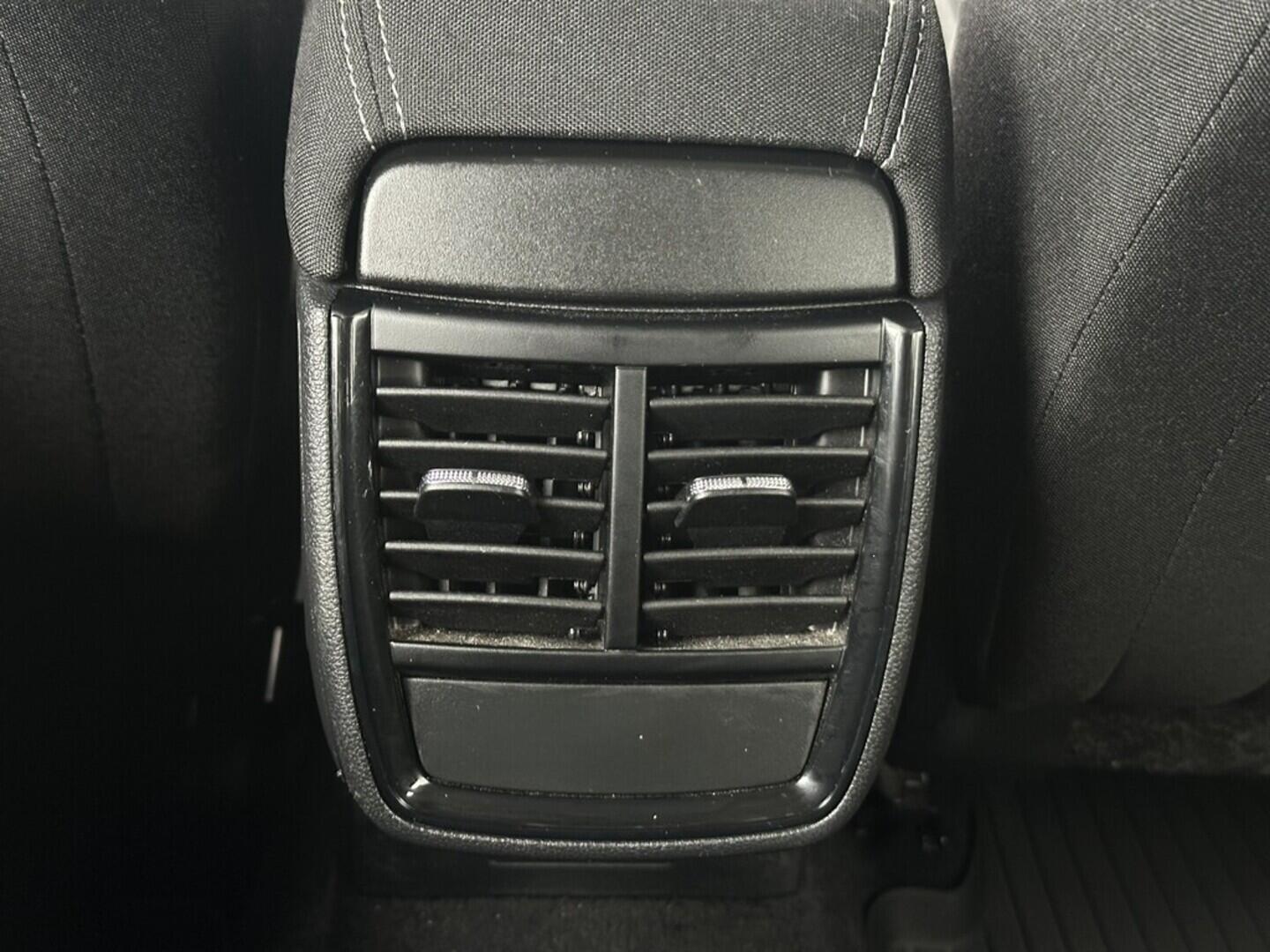 O619V07466_30.webp_SCALA Ambition 1.0 TSI 81 kW manuál, DPH