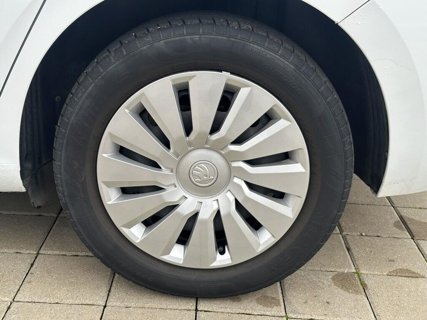 O619V07466_31.webp_SCALA Ambition 1.0 TSI 81 kW manuál, DPH