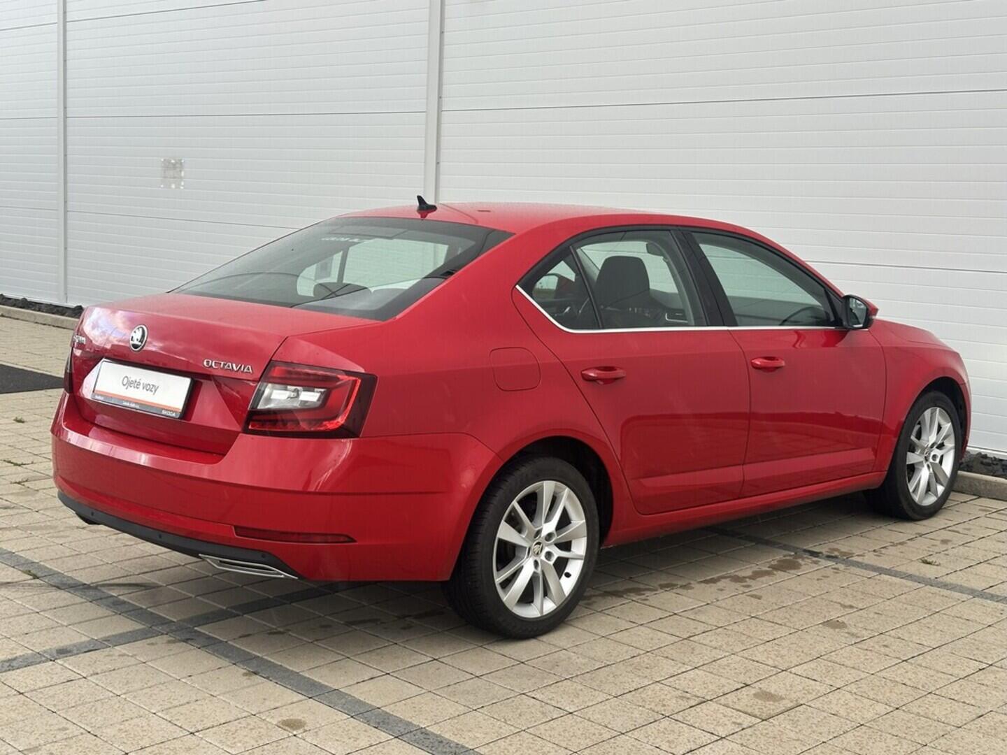 O619V07467_14.webp_OCTAVIA Style 1.4 TSI 110 kW manuál