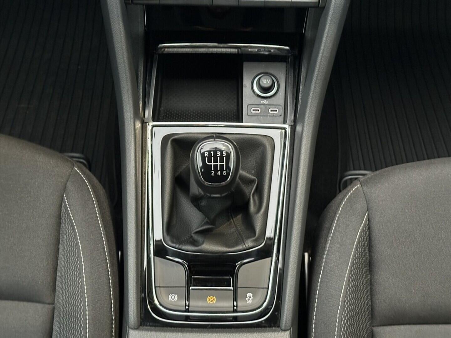 O619V07468_21.webp_KAROQ Ambition 1.5 TSI 110 kW manuál, DPH