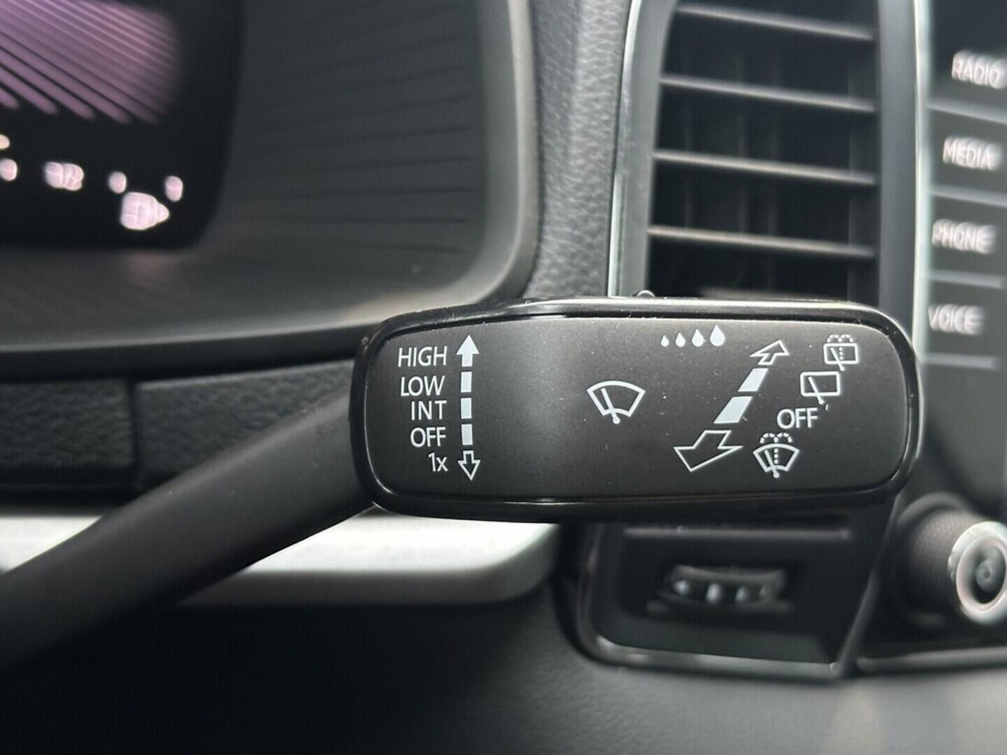 O619V07468_22.webp_KAROQ Ambition 1.5 TSI 110 kW manuál, DPH