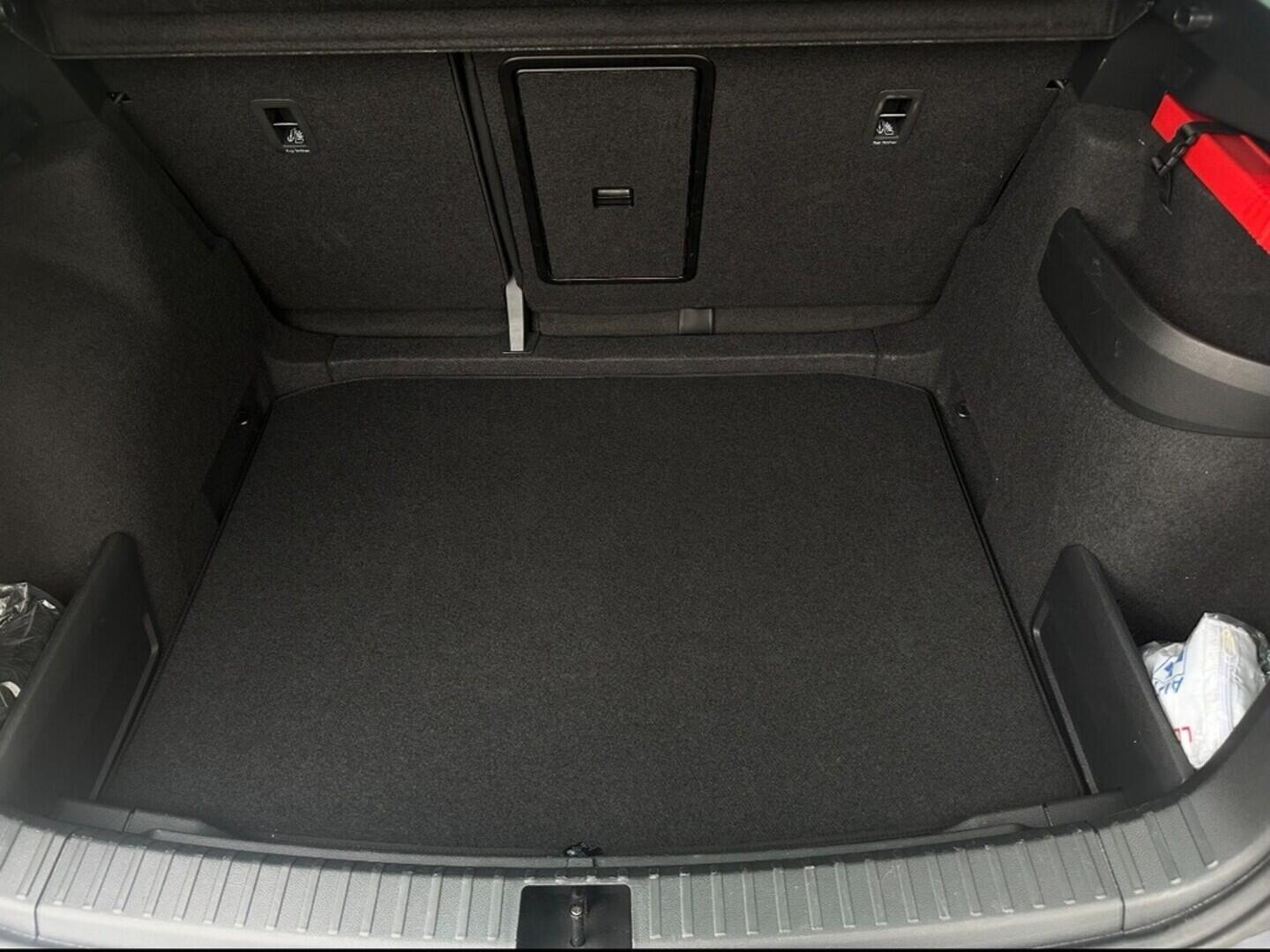 O619V07468_32.webp_KAROQ Ambition 1.5 TSI 110 kW manuál, DPH