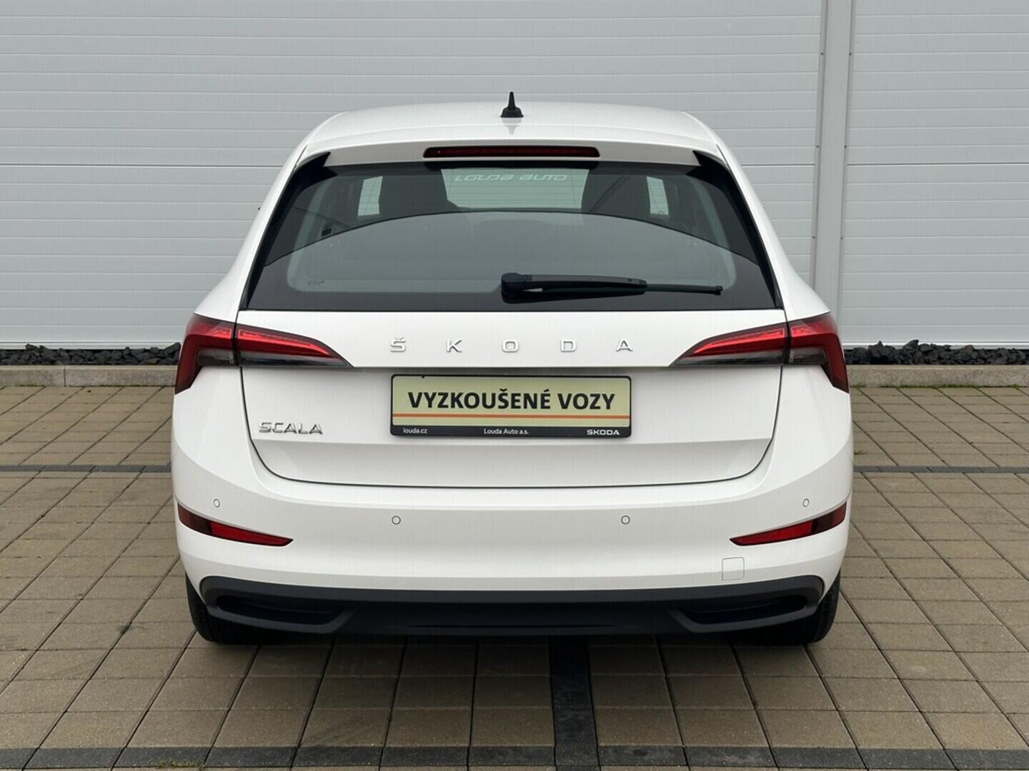 O619V07469_15.webp_SCALA Ambition 1.0 TSI 81 kW manuál, DPH