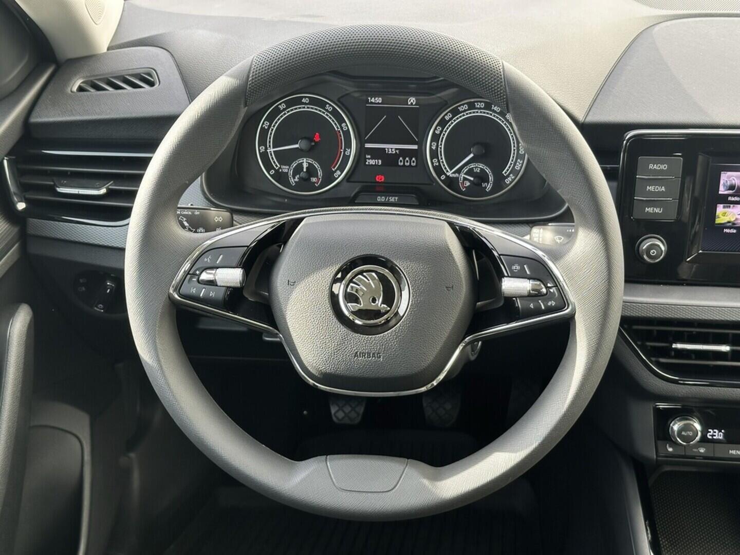 O619V07469_20.webp_SCALA Ambition 1.0 TSI 81 kW manuál, DPH