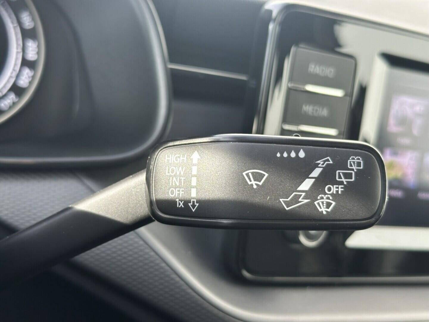 O619V07469_22.webp_SCALA Ambition 1.0 TSI 81 kW manuál, DPH