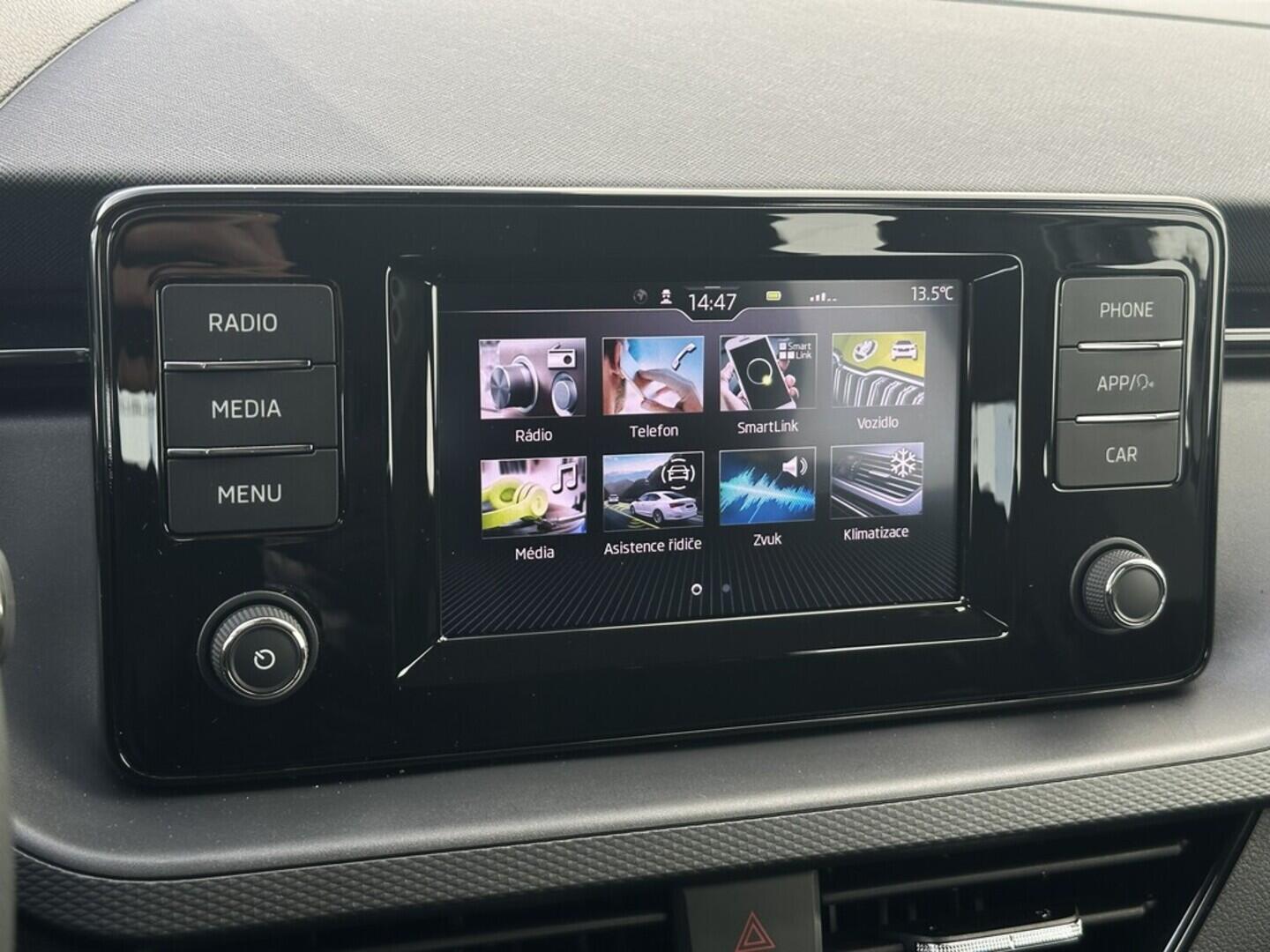 O619V07469_24.webp_SCALA Ambition 1.0 TSI 81 kW manuál, DPH