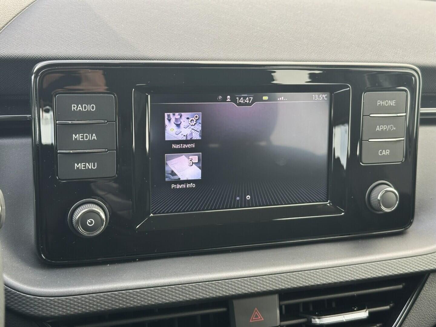 O619V07469_25.webp_SCALA Ambition 1.0 TSI 81 kW manuál, DPH