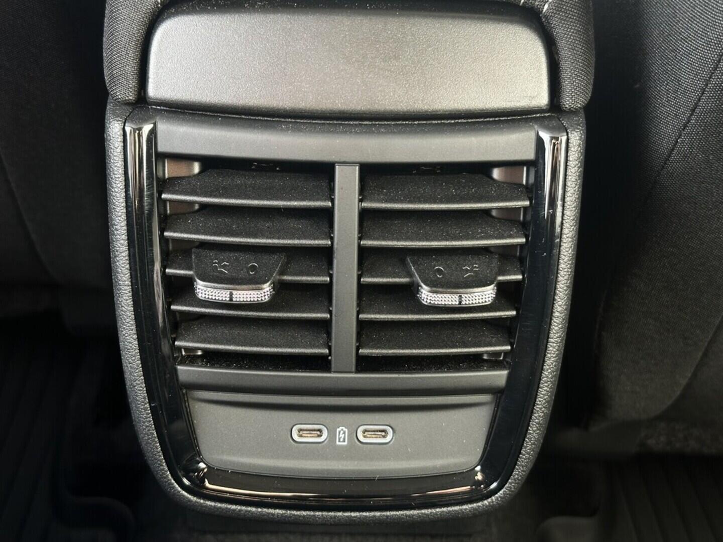 O619V07469_29.webp_SCALA Ambition 1.0 TSI 81 kW manuál, DPH