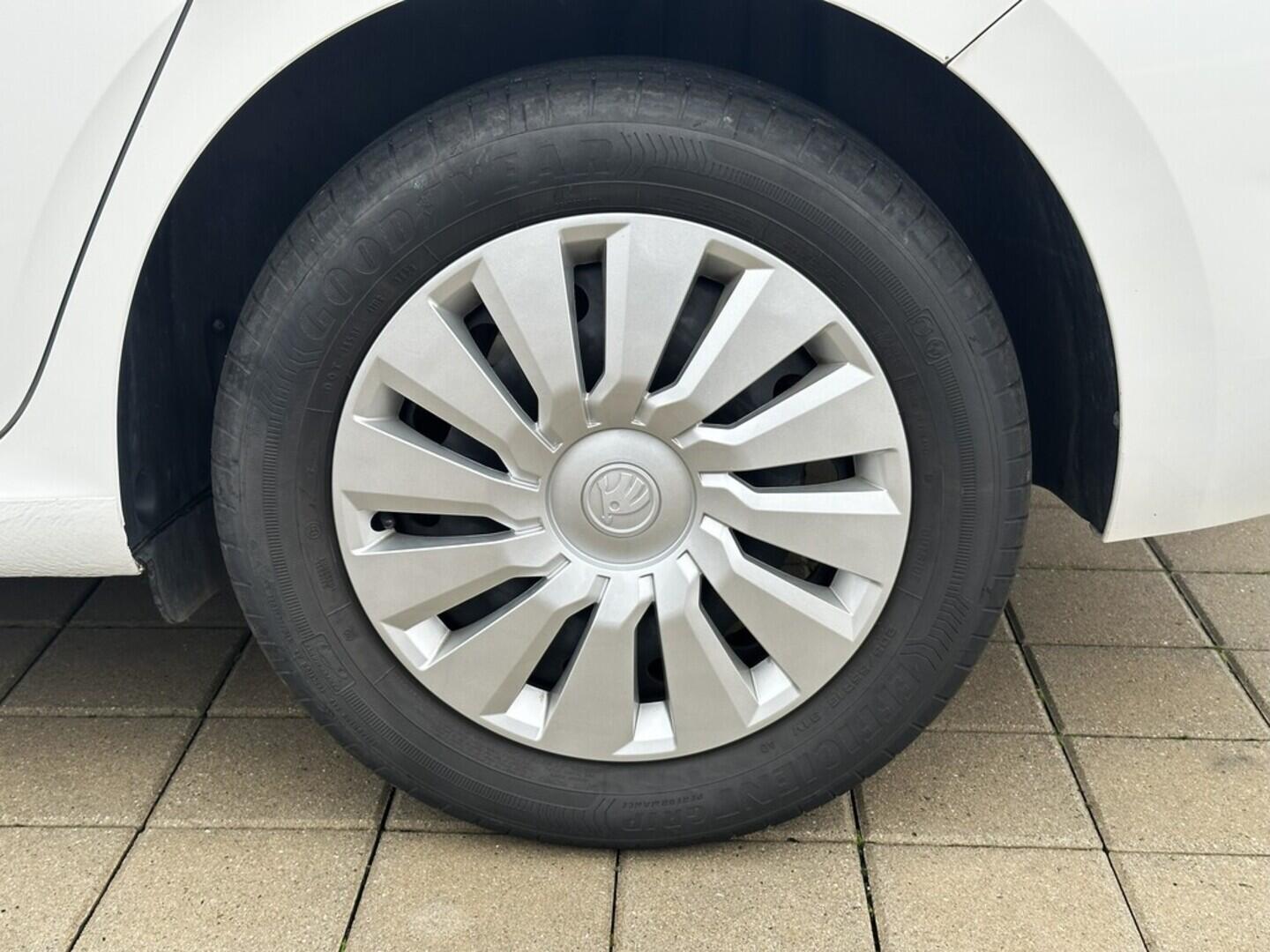 O619V07469_30.webp_SCALA Ambition 1.0 TSI 81 kW manuál, DPH