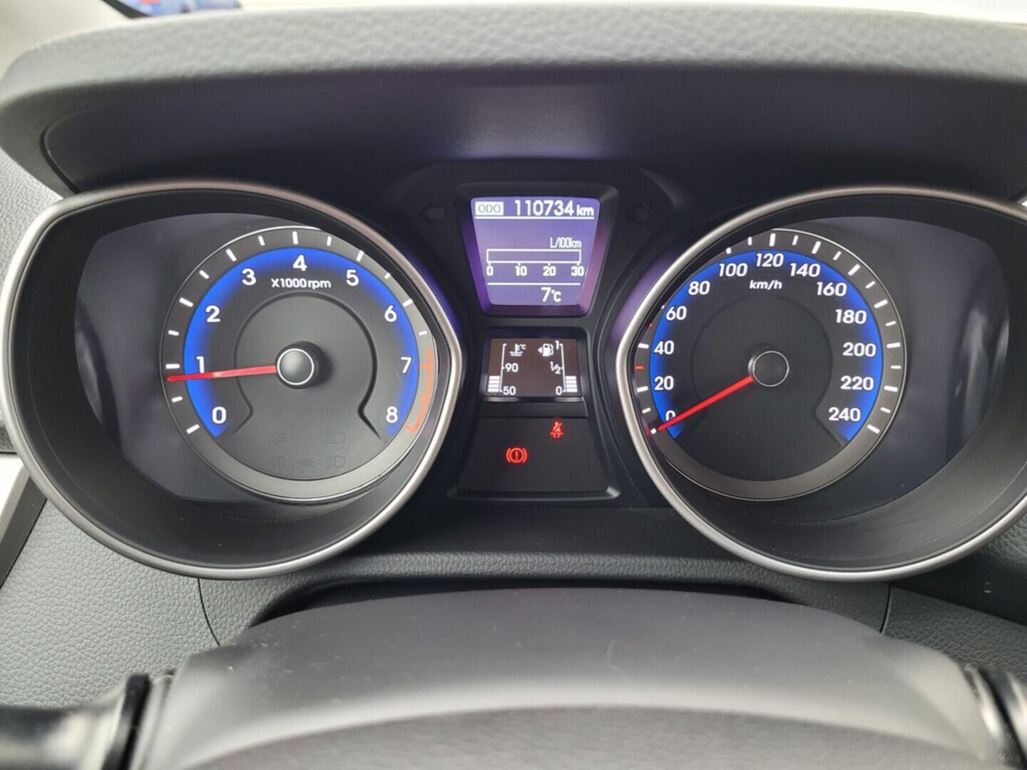 O619V07470_17.webp_I30 Trikolor 1.6 CVVT 88 kW manuál