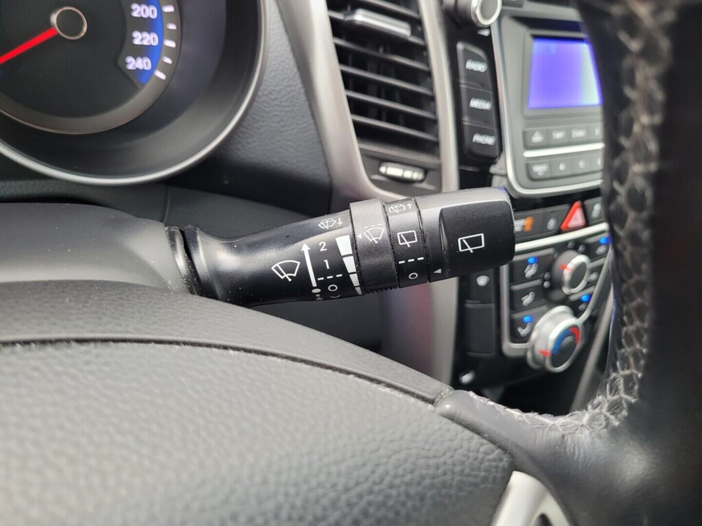 O619V07470_22.webp_I30 Trikolor 1.6 CVVT 88 kW manuál