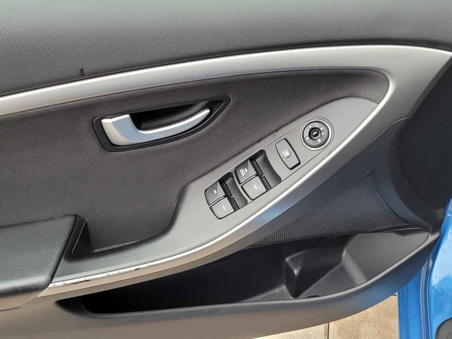 O619V07470_29.webp_I30 Trikolor 1.6 CVVT 88 kW manuál