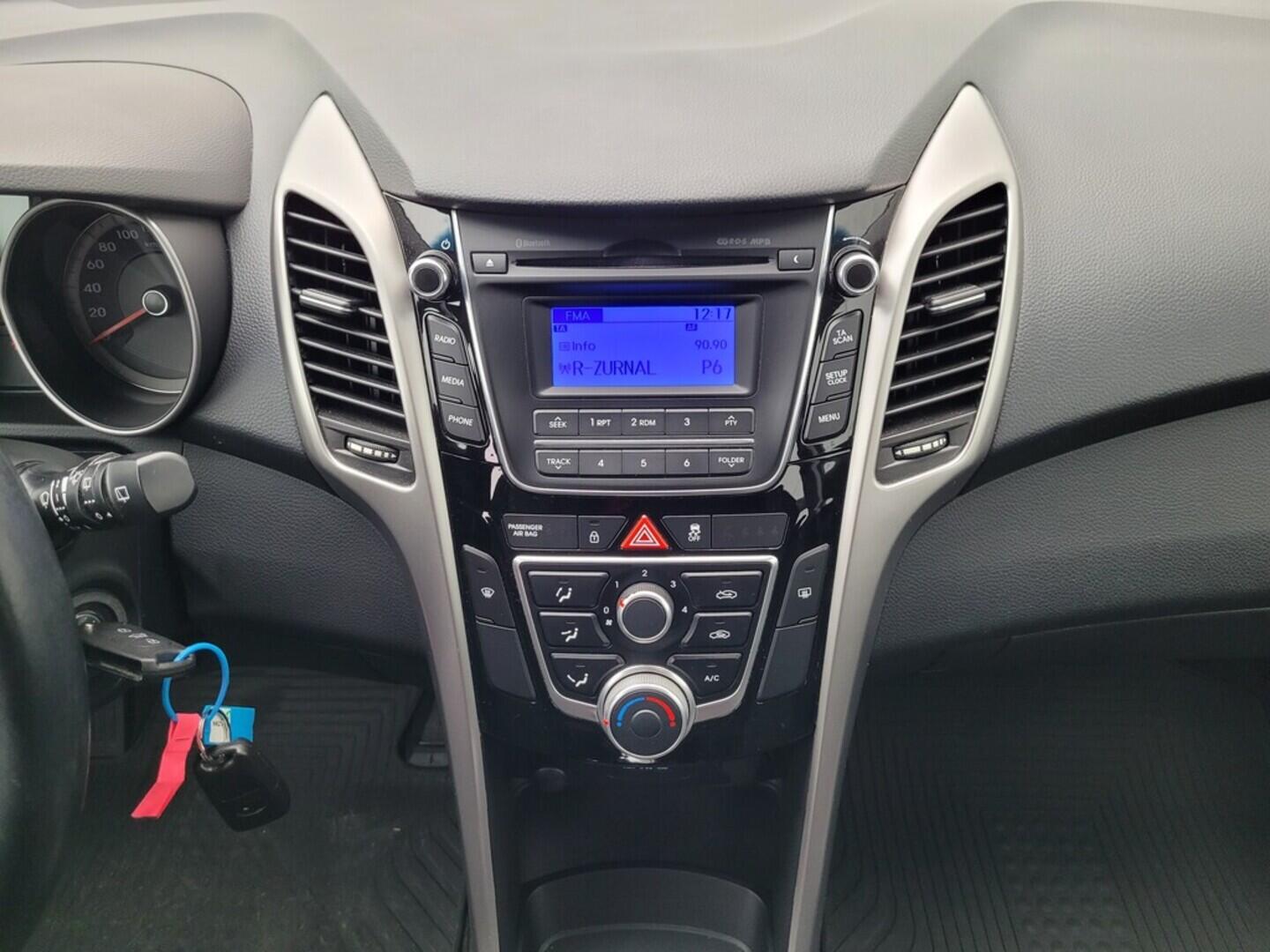 O619V07470_33.webp_I30 Trikolor 1.6 CVVT 88 kW manuál