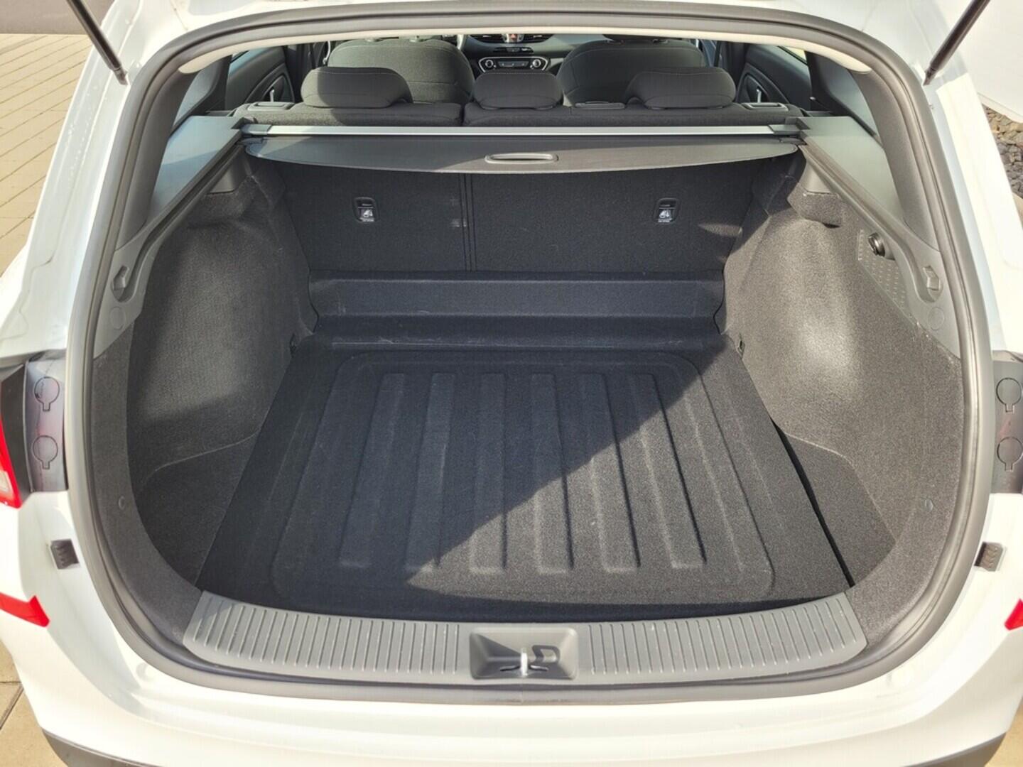 O619V07474_19.webp_I30 WG PD PE Smart  1.5  70 kW manuál, DPH