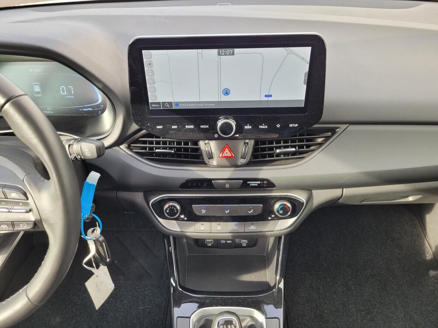 O619V07474_34.webp_I30 WG PD PE Smart  1.5  70 kW manuál, DPH