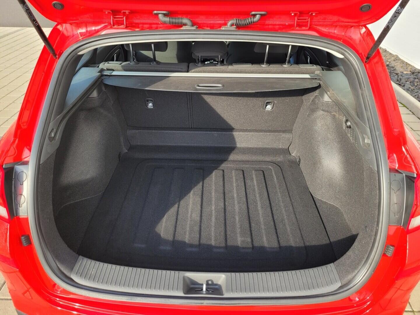 O619V07475_19.webp_I30 Smart 1.5  70 kW manuál, DPH