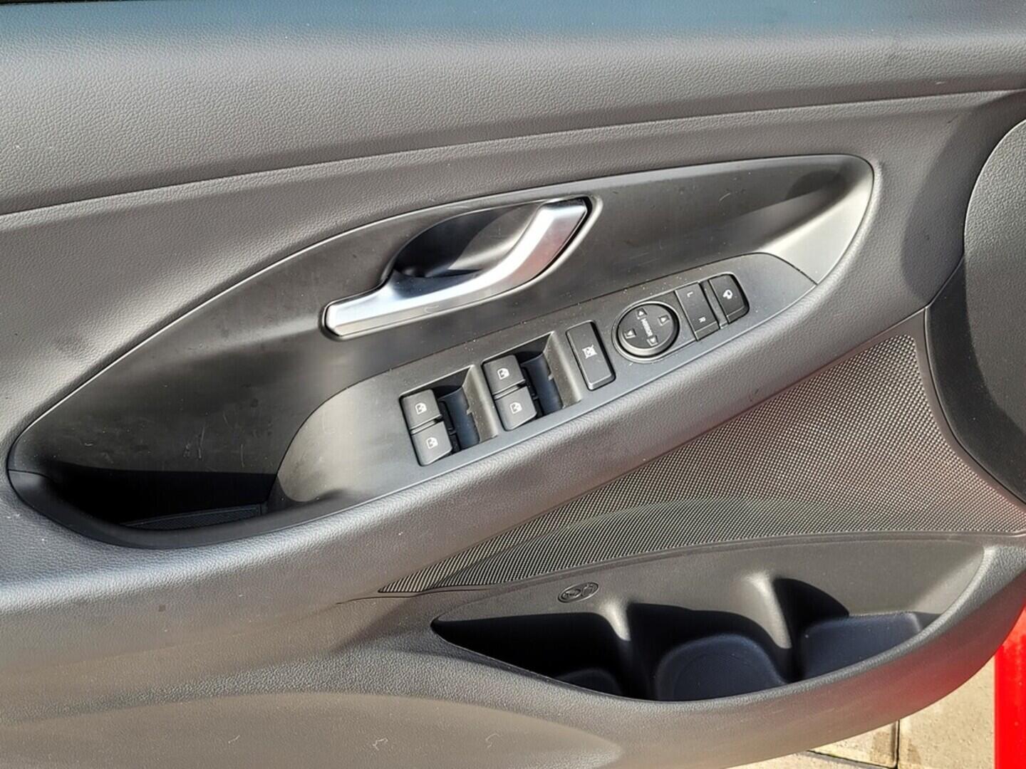 O619V07475_30.webp_I30 Smart 1.5  70 kW manuál, DPH