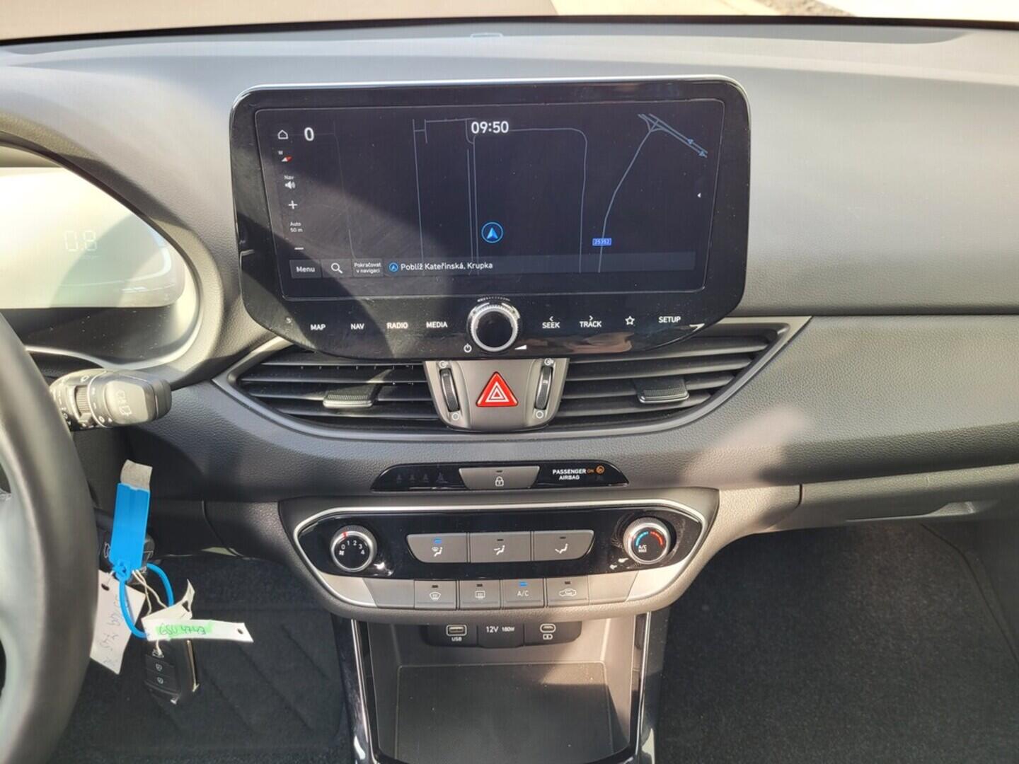 O619V07475_34.webp_I30 Smart 1.5  70 kW manuál, DPH