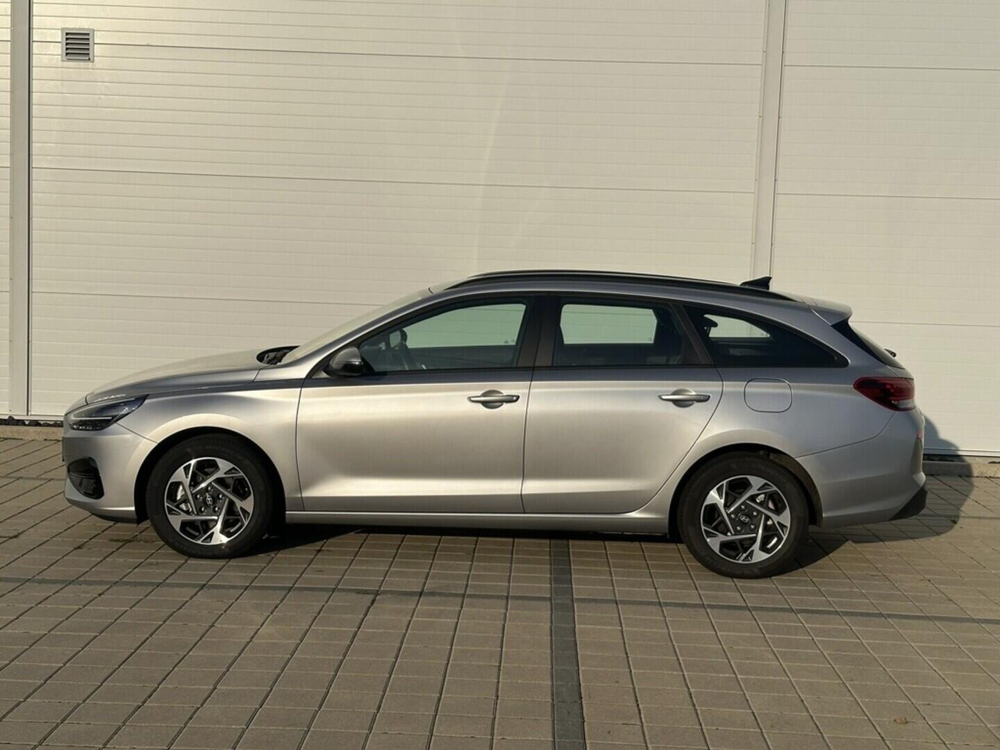 O619V07476_17.webp_I30 Smart 1.5  70 kW manuál, DPH