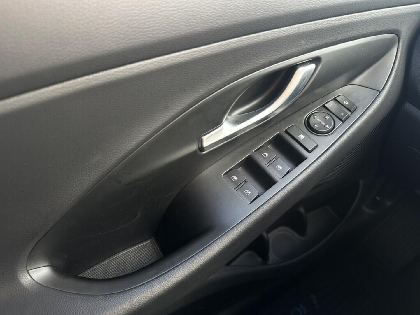 O619V07476_24.webp_I30 Smart 1.5  70 kW manuál, DPH