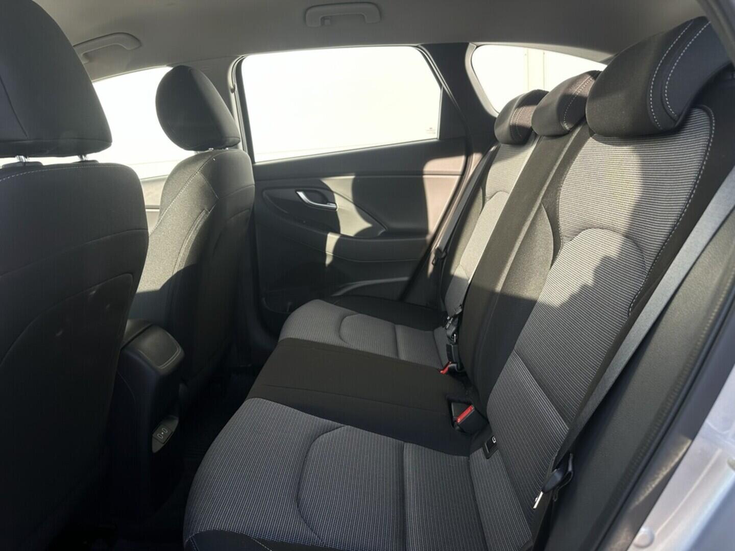 O619V07476_28.webp_I30 Smart 1.5  70 kW manuál, DPH