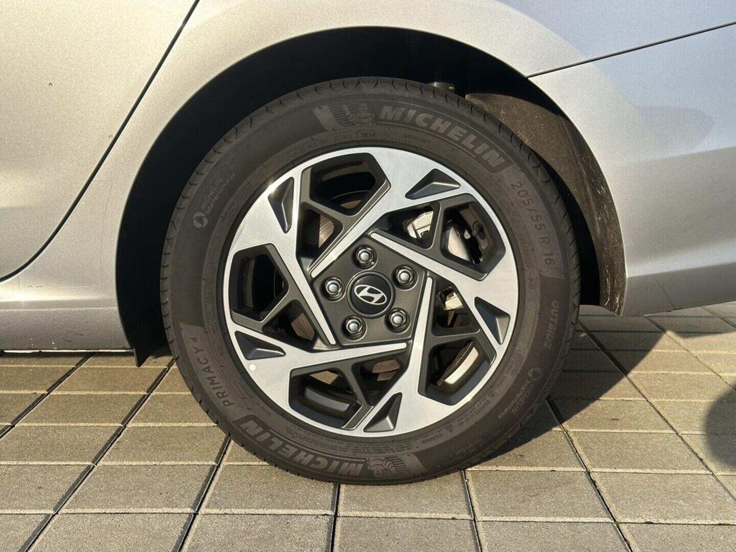 O619V07476_30.webp_I30 Smart 1.5  70 kW manuál, DPH