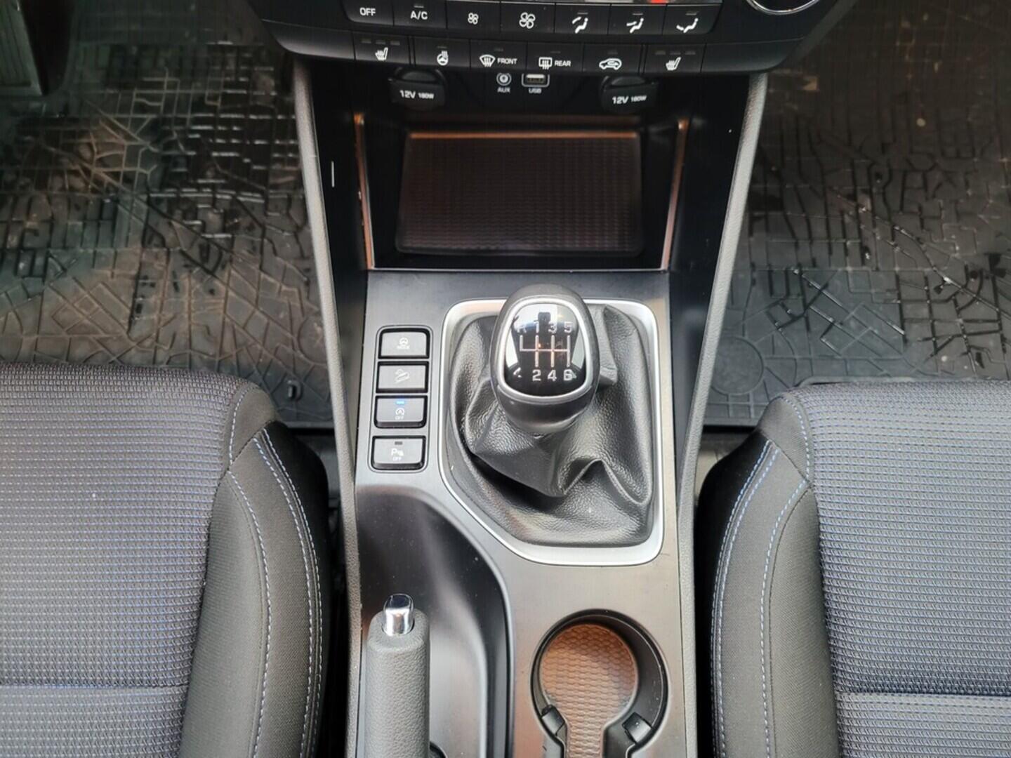 O619V07479_23.webp_TUCSON TRIKOLOR 1.7  85 kW manuál